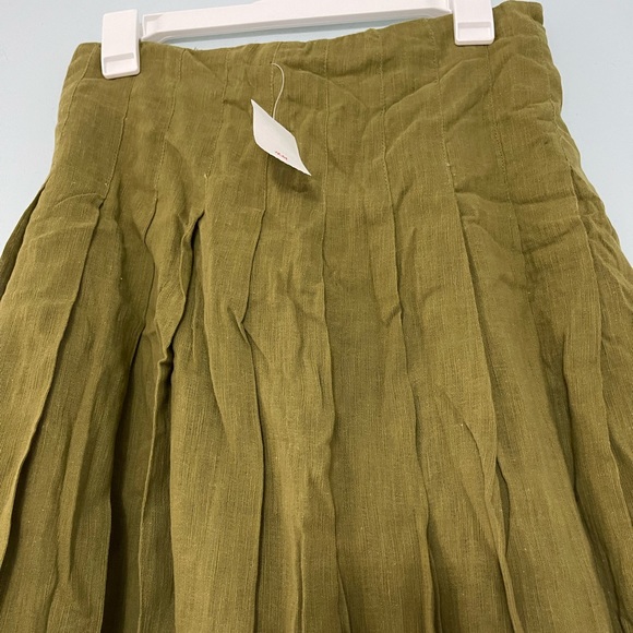 H&M pleated olive skirt - Picture 5 of 5